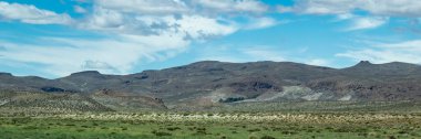 Dağlar ve kurak stepppe patagonya antik volkanik çevrede manzara, piedra parada, ggineo departmanı, chubut bölgesi, Arjantin