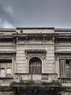 Düşük açı, terk edilmiş eski tarz bina, ciudad vieja mahalle, montevideo, uruguaymontevideo şehir, uruguay