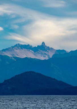 Nahuel huapi Gölü ve And Dağları günbatımı manzarası, bariloche, Rio Negro ili, Patagonya, Arjantin