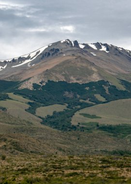 And Dağları, Nahuel Huapi Ulusal Parkı, Rio Negro Bölgesi, Patagonya, Arjantin 'deki bozkır arazisi.