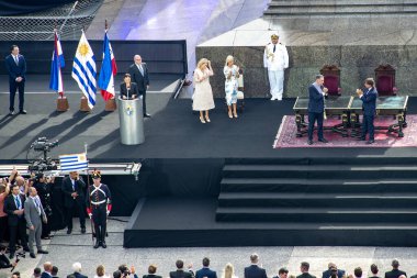 Montevideo, Uruguay: 1 Mart 2025: Cumhurbaşkanlığı açılış töreni sırasında eski başkan luis lacalle pou ve yeni başkan yamandu orsi, montevideo, uruguay