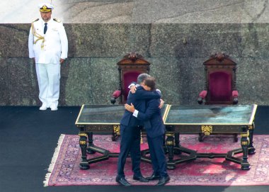 Montevideo, Uruguay: 1 Mart 2025: Cumhurbaşkanlığı açılış töreni sırasında eski başkan luis lacalle pou ve yeni başkan yamandu orsi, montevideo, uruguay