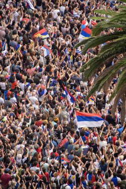 Montevideo, Uruguay: Mart 12025: Uruguay 'da Uruguay Yeni Başkan Varsayımları Yürüyüşü' nde 18. de Julio Caddesi 'nde binlerce çılgın amplio hayranının yüksek açılı görüntüsü