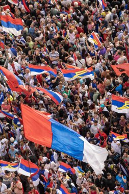 Montevideo, Uruguay: Mart 12025: Uruguay 'da Uruguay Yeni Başkan Varsayımları Yürüyüşü' nde 18. de Julio Caddesi 'nde binlerce çılgın amplio hayranının yüksek açılı görüntüsü