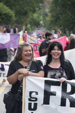 Montevideo, Uruguay: 8 Mart 2025: Cinsiyet eşitliği ve kadın hakları mücadelesini onurlandırmak amacıyla 18 de Julio Bulvarı için kadınlar günü dev yürüyüşü.