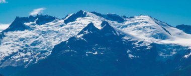 Tepesinde buzullar bulunan göl ve dağ, ulusal parkı alarma geçirdi. Dünya mirası, Chubut vilayeti, patagonya ve Arjantin 'de yer alıyor.