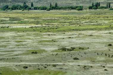 Kurak bozkır patagonya manzarasının hava fotoğrafçılığı uzay bitki örtüsü, kümes hayvanları bölümü, tombul bölge, Arjantin