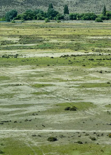 Kurak bozkır patagonya manzarasının hava fotoğrafçılığı uzay bitki örtüsü, kümes hayvanları bölümü, tombul bölge, Arjantin