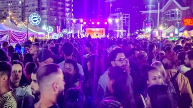 Punta del este, Uruguay: 12 Ocak 2025: Yaz gecesi müzik festivali etkinliği, punta del este şehri, maldonado bölümü, uruguay