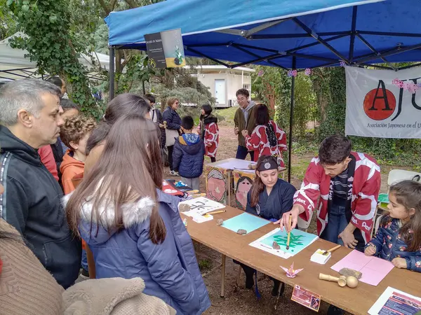 Montevideo, Uruguay: 23 Eylül 2023: Montevide City Botanik Bahçesi, Prado Mahallesi, Montevideo, Uruguay 'daki bir etkinlikte Japon kültürü ile ilgili stantlar