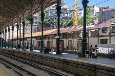 Porto, Portgual: 12 Ağustos 2023: Portekiz, Portekiz 'de bulunan tarihi sao bento tren istasyonunun iç görünümü