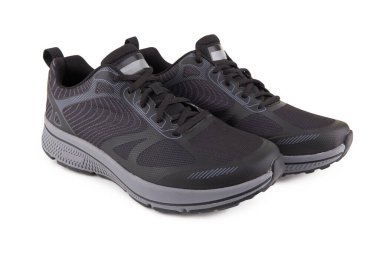 Beyaz arka planda izole edilmiş gri spor ayakkabılar.