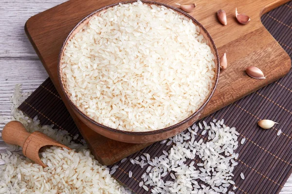 Reis Schale Auf Einem Hölzernen Hintergrund lizenzfreie Stockfotos