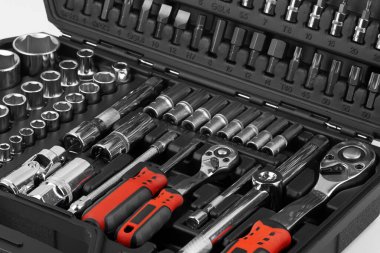 Araç kutusunda araç tamir için kümesi