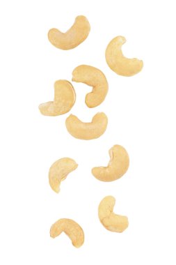 Beyaz arka planda izole edilmiş kaju fıstığı.