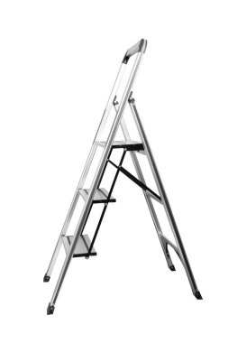 Metal katlama merdiveni beyaz arkaplanda izole.