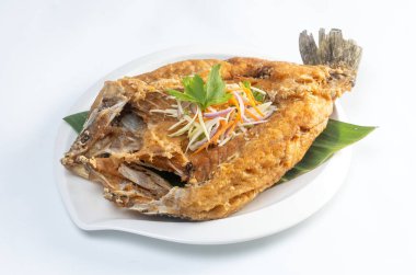 Tatlı balık soslu kızarmış levrek balığı.
