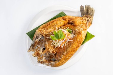 Tatlı balık soslu kızarmış levrek balığı.