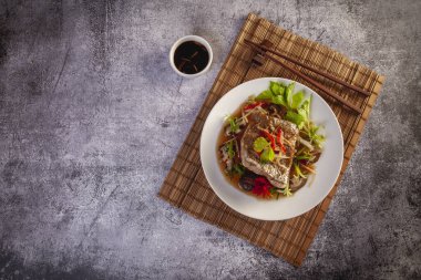 Soya soslu buğulanmış orfoz.