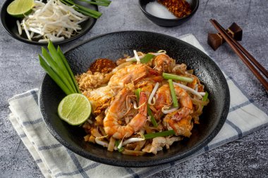 Pad Thai - Kızarmış pirinç eriştesi