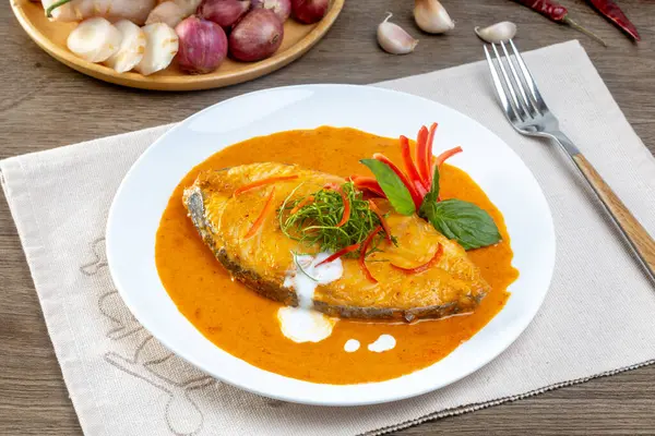 stock image Deep-Fried King Mackerel with Choo Chee Curry.