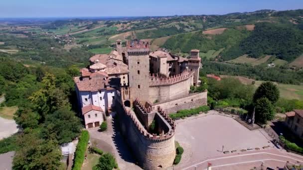 Middelalderlandsbyen Vigoleno Dronevideo Utsikt Slottet Liten Sjarmerende Landsby Emilia Romagna – stockvideo