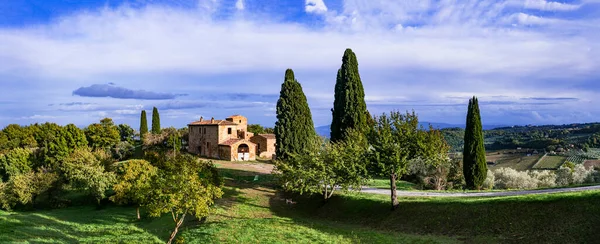 Paisaje Romántico Toscana Paisajes Típicos Con Cipreses Ciudad Montalcino Italia —  Fotos de Stock