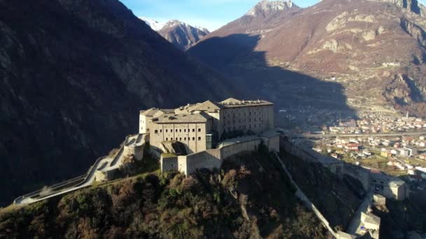Famous Medieval Castles Valle Aosta Impressive Bard Fort Aerial Drone — Αρχείο Βίντεο