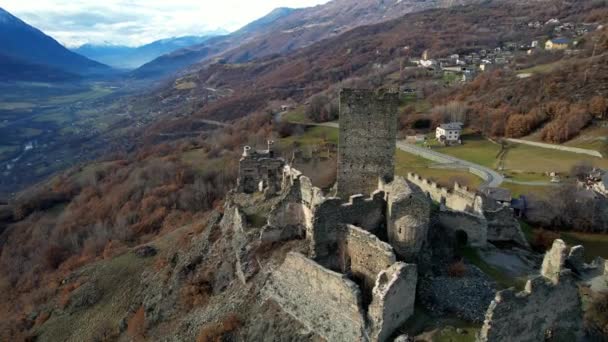 Medieval Impressive Castle Cly Surrouded Alps Mountains Valle Aosta Aerial — Αρχείο Βίντεο