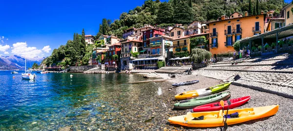 이탈리아에서 아름다운 호수중 인라고 호수입니다 인기있는 인아름다운 바렌나 마을의 — 스톡 사진