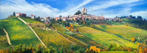 Cenário Outono Vila Serralunga Alba Piemonte Piemonte Com Vastos Campos — Fotografia de Stock