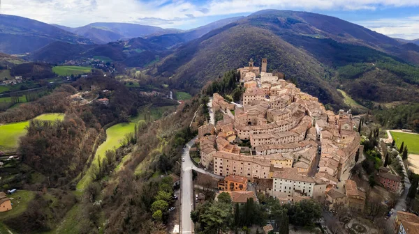 イタリア ウンブリアのほとんどの景勝地 美しい中世の村ノチェラ ウンブラ ペルージャ地方 空中ドローンパノラマビュー — ストック写真