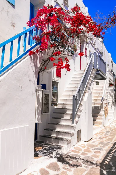 Auténtica Grecia Tradicional Isla Mykonos Encantadoras Calles Florales Colores Del —  Fotos de Stock