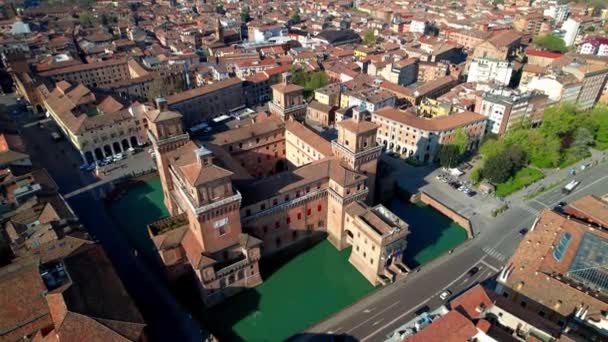 フェラーラ エミリア ロマーニャイタリアの美しい中世の町 歴史的中心部の城エステンセの空中ドローンビデオ — ストック動画