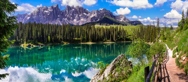 Paysage Naturel Idyllique Lac Montagne Trasparent Carezza Entouré Rochers Dolomites — Photo