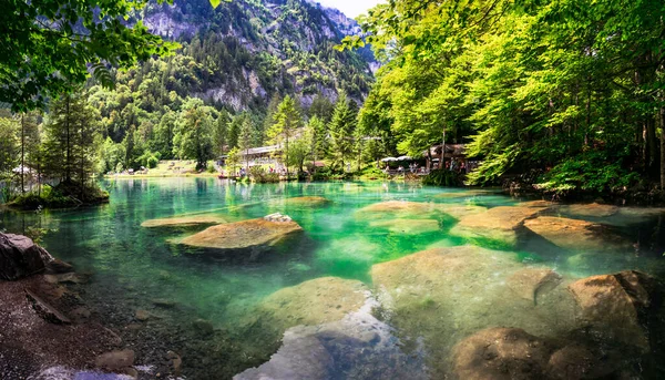 ブラウジー スイス カントンバーンに位置するヨーロッパで最も美しい湖の一つです アルプス山脈に囲まれたエミュラクリアな透明な水で有名です 人気の観光地 — ストック写真