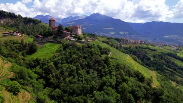 Castelos Medievais Italianos Majestoso Castelo Tirolo Merano Rodeado Por Montanhas — Vídeo de Stock