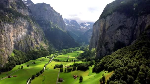 Suiza Naturaleza Viajes Paisaje Alpino Escénica Aldea Tradicional Montaña Lauterbrunnen — Vídeo de stock