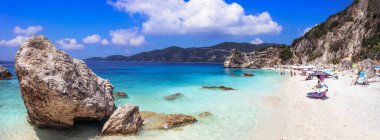 Lefkada İyon adası Yunanistan. En güzel manzaralı plajlar. Viasiliki yakınlarında turkuaz kristal denizli güzel Agiofili.