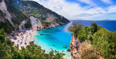 Lefkada İyon adası Yunanistan. En güzel manzaralı plajlar. Viasiliki yakınlarında turkuaz kristal denizli güzel Agiofili.