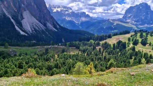 Impresionante Panorama Hermosas Montañas Los Alpes Dolomitas Val Gardena Vídeo — Vídeo de stock