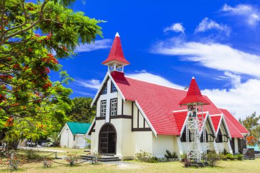 Güzel Mauritius adasının manzara ve simgeleri - Sahildeki kızıl kilise, Kaptan Malheureu