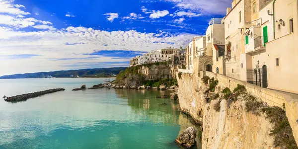 Włochy Podróżują Piękne Nadmorskie Miasteczko Vieste Puglia Włoskie Wakacje Letnie Zdjęcia Stockowe bez tantiem