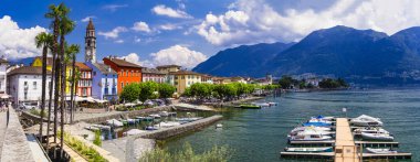  İsviçre seyahati ve simgeleri. Ascona kasabası, Locarno yakınlarında Lago Maggiore Gölü, Ticino kantonu. Eski şehrin panoramik manzarası