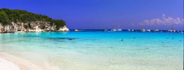 Yunanistan. Antipaxos Adası. Muhteşem beyaz plajları ve tiroz denizi olan küçük, güzel bir iyon adası. Göz kamaştırıcı Voutoumi beac manzarası