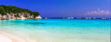 Yunanistan. Antipaxos Adası. Muhteşem beyaz plajları ve tiroz denizi olan küçük, güzel bir iyon adası. Göz kamaştırıcı Voutoumi beac manzarası