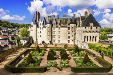 Fransa 'nın mirası ve tarihi simgeleri. Loire Vadisi 'nin ünlü şatoları. Güzel bahçeleri olan etkileyici Langeais şatosu.