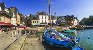 Fransa seyahati, Brittany en güzel Fransız mekanları ve geleneksel balıkçı köyleri. Saint-Goustan ve Auray Limanı 
