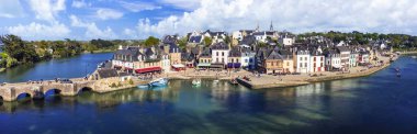 Fransa seyahati, Brittany en güzel Fransız mekanları ve köyleri. Saint-Goustan limanı ve Auray geleneksel köyü..