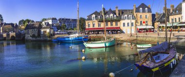 Fransa seyahati, Brittany en güzel Fransız mekanları ve köyleri. Saint-Goustan limanı ve Auray geleneksel köyü..